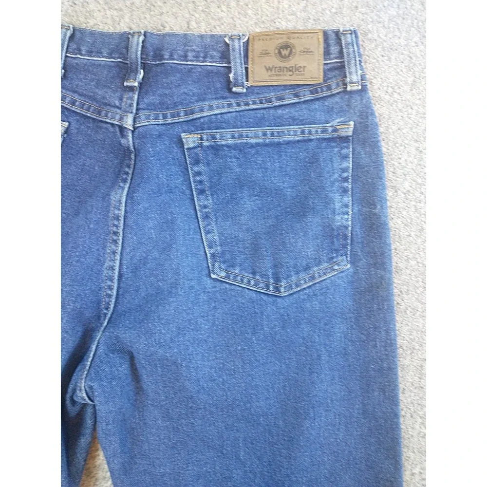 Wrangler Premium Quality Authentic Mens Straight Leg Blue Jean 34x32 Medium Wash